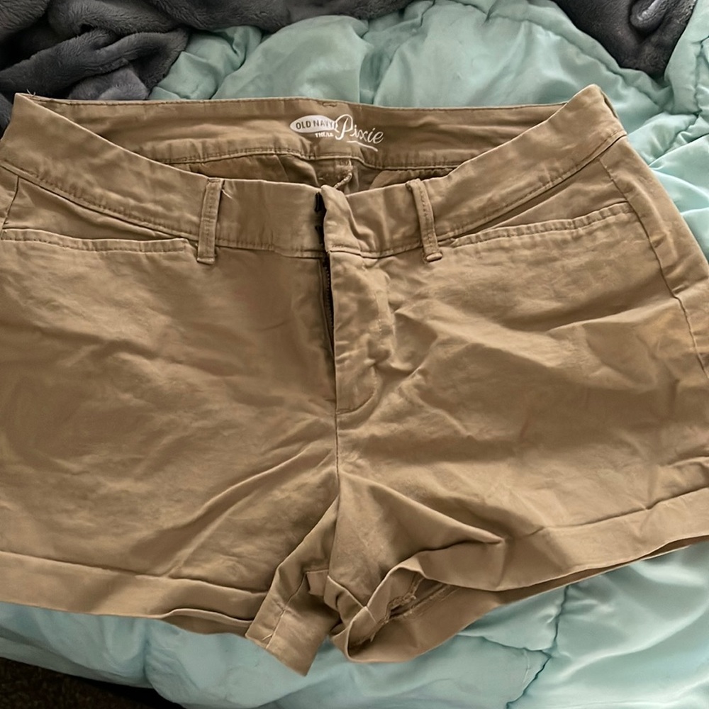 Old Navy khaki pixie shorts